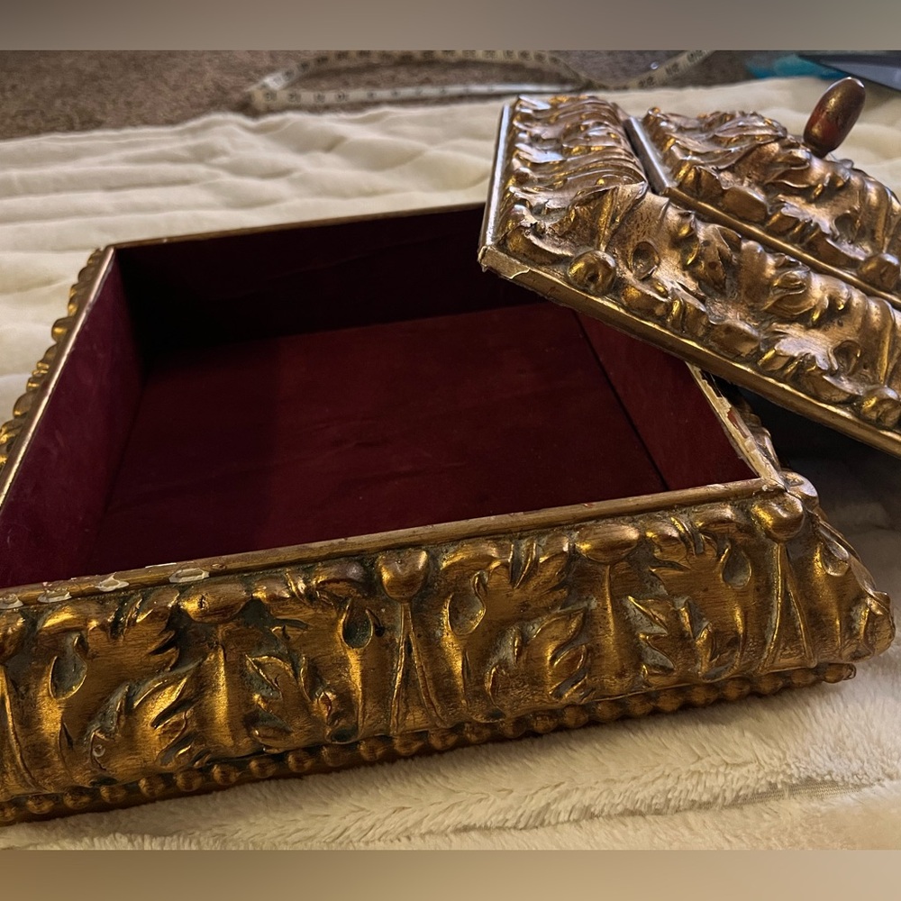*SOLD!* beautifully carved VINTAGE jewelry box with velvet inline | gold painted